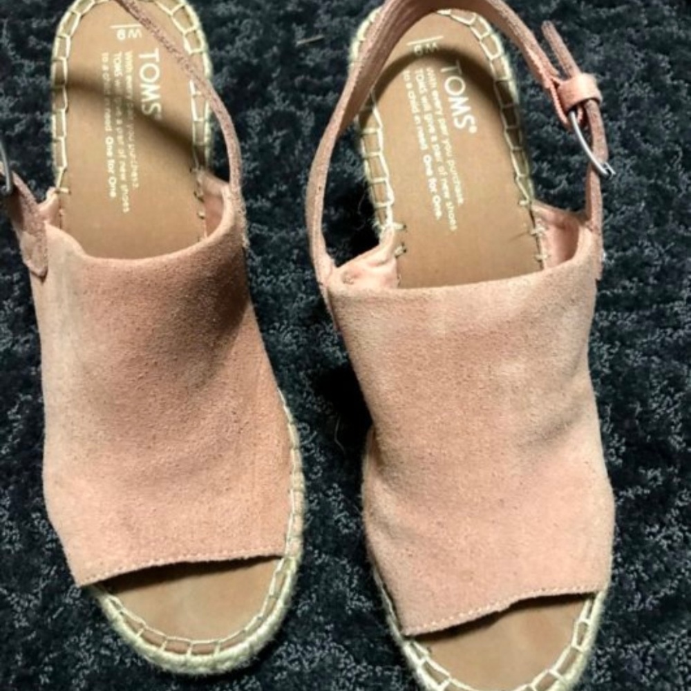 Toms size 9 Wedges